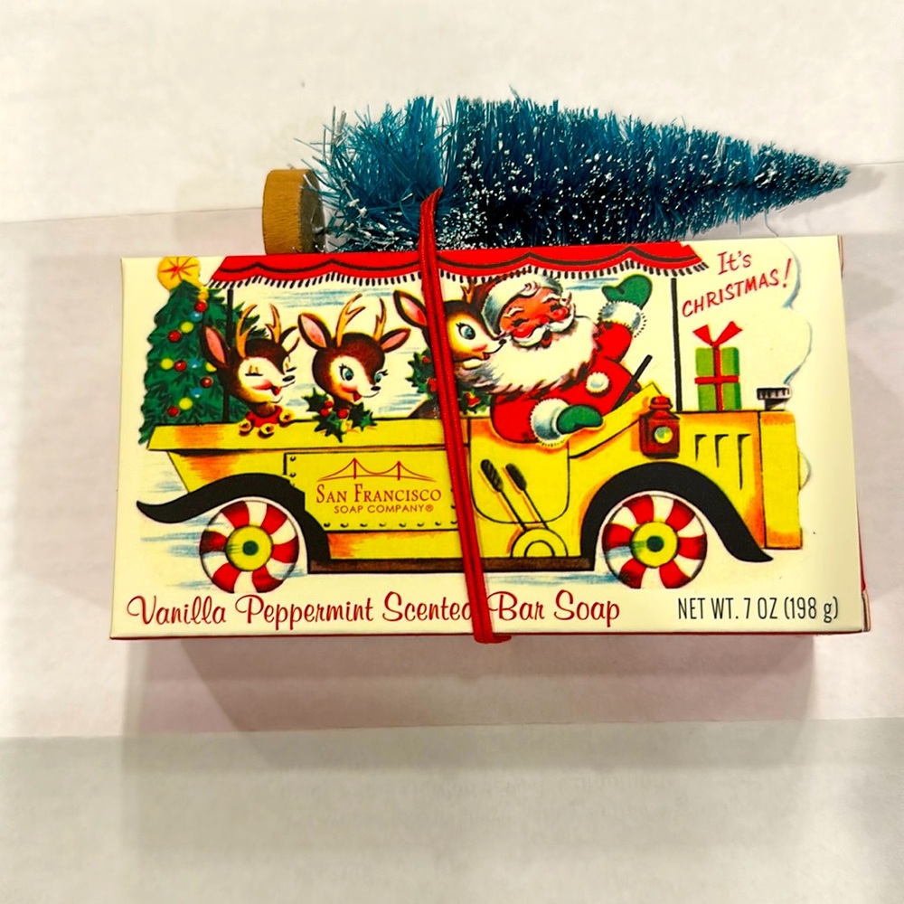 NEW🎄SAN FRANCISCO SOAP COMPANY 7 OZ VANILLA PEPPERMINT SCENTED BAR SOAP & TREE